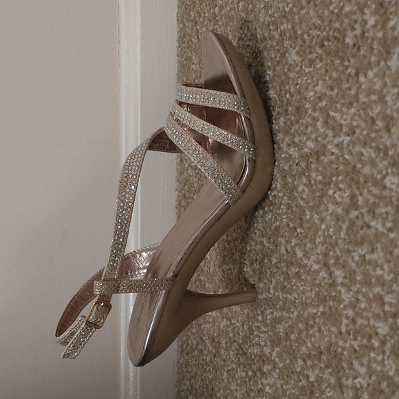 Silver slipper, Gold sparkling 2 in heals - Picture 3 of 9